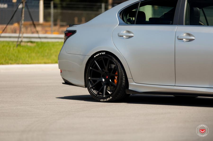 Детали экстерьера Lexus GS F on Vossen Wheels (VPS-306) 2017 года  (фото 8 из 40)